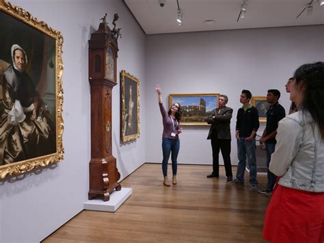 For Many, Student Tour Guides are the Face of Art Museums | News | The Harvard Crimson