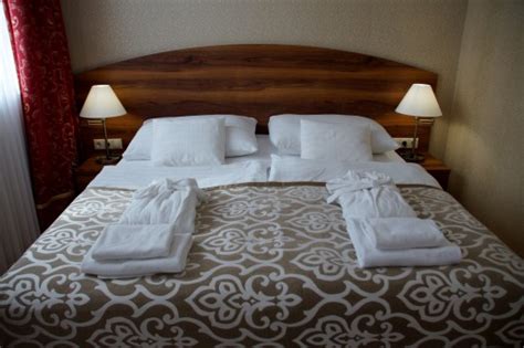 Free Images : cottage, furniture, room, bedroom, interior design, suite, bed sheet 1920x1280 ...