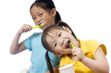 Ratusan Siswa-Siswi Gosok Gigi Bersama Dalam Rangka World Oral Health ...