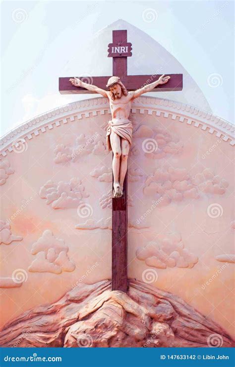 Statue of Jesus on cross editorial photography. Image of easter - 147633142