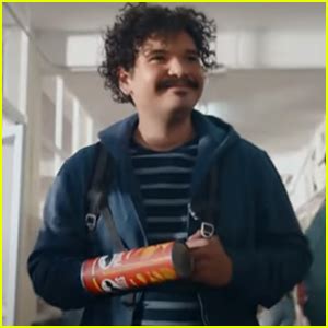 Pringles Super Bowl 2022 Commercial: Hand Stuck in Can – Watch Now! | 2022 Super Bowl ...