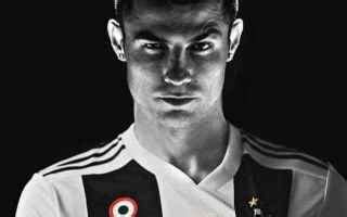 Cristiano Ronaldo dimentica i dribbling per diventare una statua (nudo) (Cristiano Ronaldo)