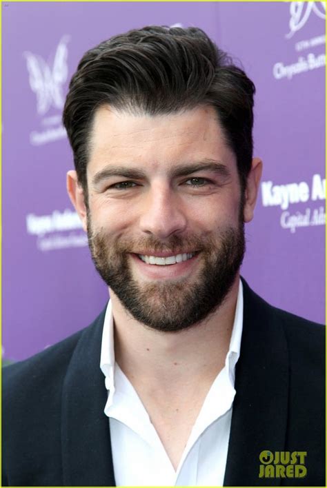 Max Greenfield (Schmidt from New Girl) with a beard! : LadyBoners