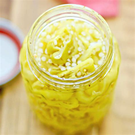 EASY PICKLED BANANA PEPPERS | Recipe | Stuffed banana peppers, Pickled banana peppers, Sweet ...