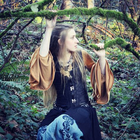 These were her woods. This was her forest. | Cosplay, Larp, Forest