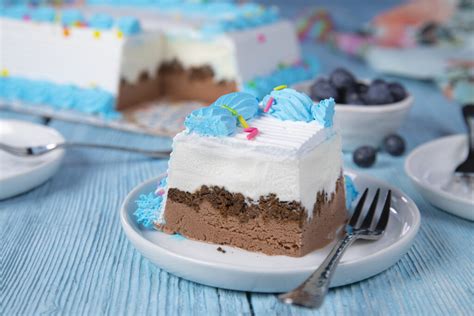 Carvel Ice Cream Birthday Cake - Family Size