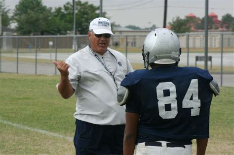 Childs leads Cy Ridge offense in spring drills