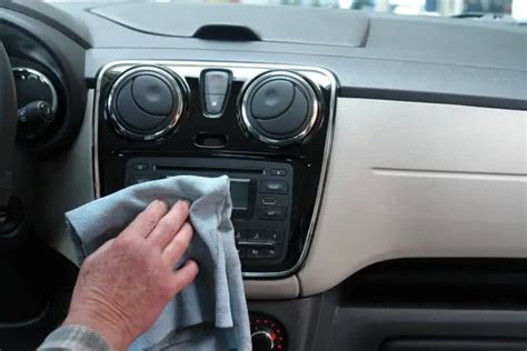 Cleaning Your Car's Interior Dashboard