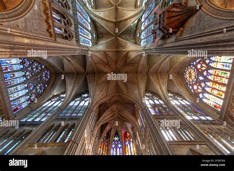 Metz (north-eastern France): interior of Metz Cathedral or St.Stephen's ...