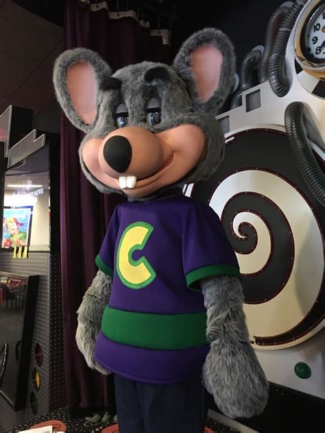 chuck e cheese mascot – old chuck e cheese mascot – TURJN