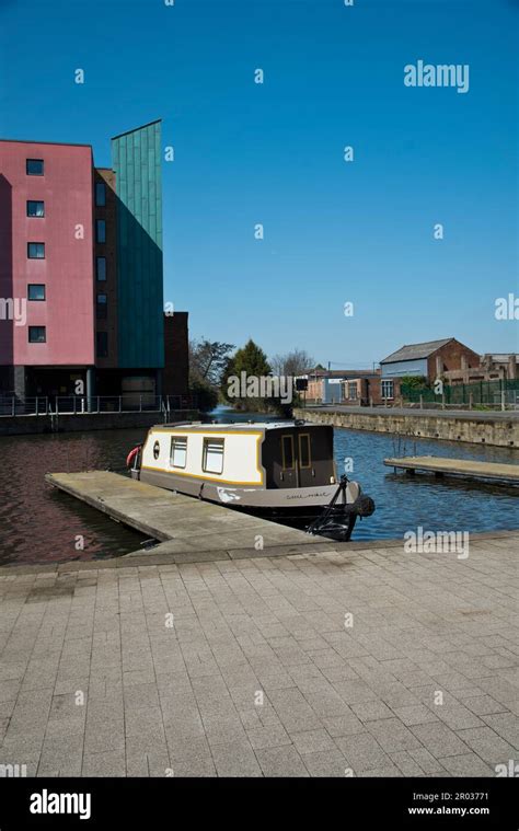 Narrow boat and the Loughborough Canal Basin on the Grand Union Canal, Loughborough ...