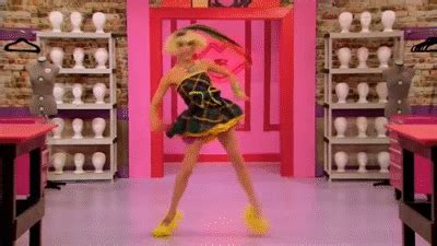 ''Come on season 6. Let's get sickening!'' (Laganja Estranja) on Make a GIF