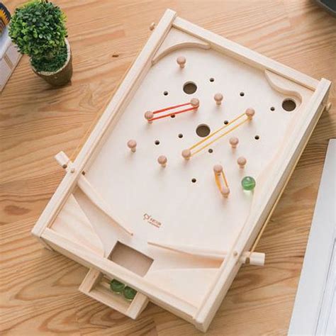 DIY Wooden Pinball Machine in color | Babyspielzeug holz, Flipper, Holzspielzeug selber bauen