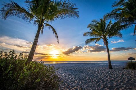 The Naples Beach Hotel & Golf Club's Webcam Enables You To Watch Gorgeous Sunsets From Home ...