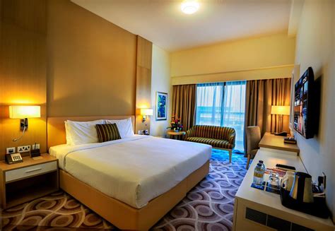 METROPOLITAN HOTEL $36 ($̶7̶0̶) - Updated 2021 Prices & Reviews - Dubai, United Arab Emirates ...