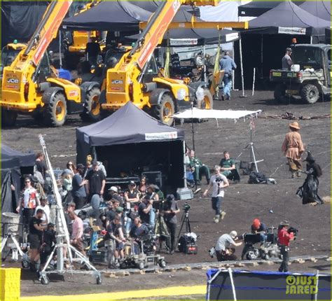 'Wicked' Set Photos Show Cynthia Erivo & Her Stunt Double Flying as ...