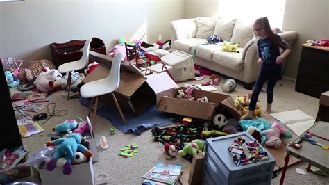 KIDS CLEAN THEIR TOY ROOM SPEED CLEANING ROUTINE | CLEAN WITH ME - YouTube