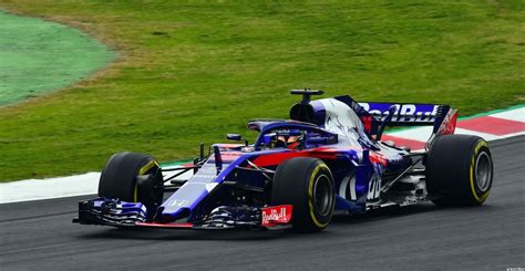 Honda engines inside Red Bull cars - Assertive News