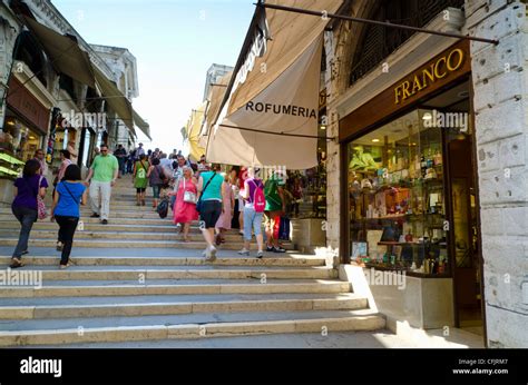 Rialto bridge shops hi-res stock photography and images - Alamy