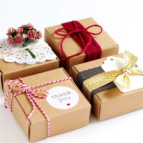 Techniques and Ideas for Decorating Kraft Boxes | Gift box design, Diy ...