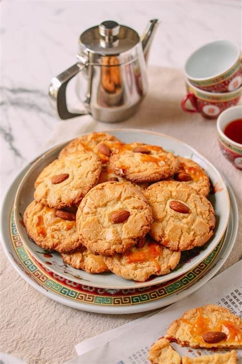 Old-Fashioned Chinese Almond Cookies - The Woks of Life