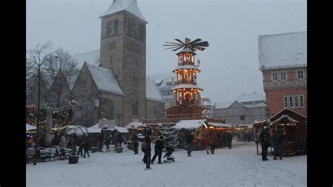 UDE087199 Christmas market Hameln Weihnachtsmarkt Almanya Fareli Köyün Kavalcısı Pasar Natal ...