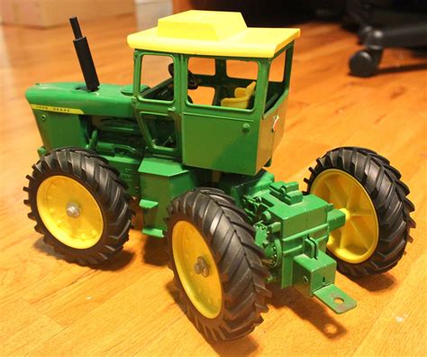 Spoelman Family Toy Tractor Collection: Vintage John Deere 7520 4WD Tractor