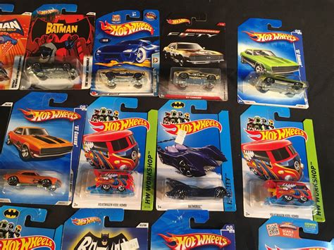 COLLECTION OF 17 ASSORTED SCALE MODEL AND COLLECTIBLE HOT WHEELS CARS, IN ORIGINAL PACKAGING