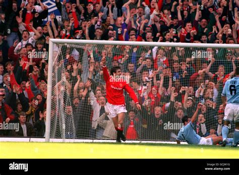 ERIC CANTONA, MANCHESTER UNITED, CELEBRATES SCORING v MANCHESTER CITY ...