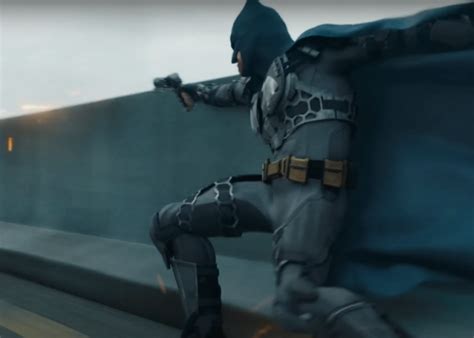 See Ben Affleck’s new Blue And Gray Batman Suit For The Flash Up Close | GIANT FREAKIN ROBOT