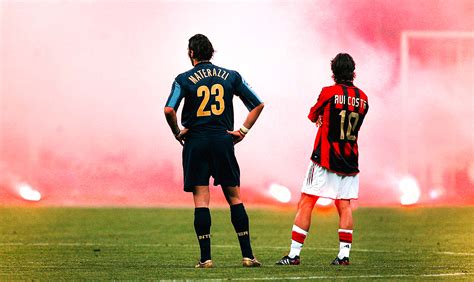 Inter-Milan del 2005: l'Euroderby sospeso e la sua immagine simbolo ...