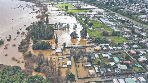 Miles de damnificados dejan inundaciones en el centro de Chile