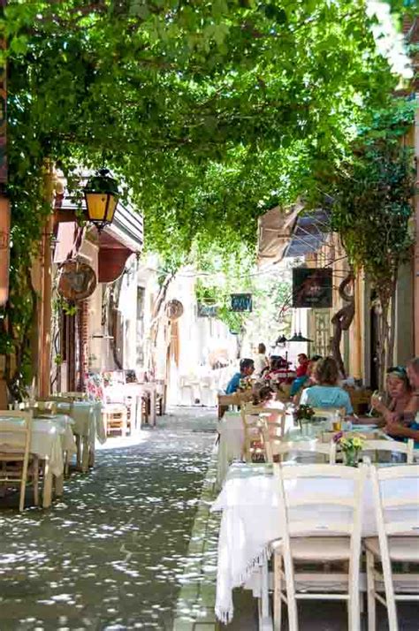 Rethymno old town alley, Crete | The Travelbunny