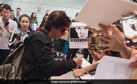 Viral: The Shah Rukh Khan Effect - Fans In Beijing Greet Him With DDLJ Mandolin And Shrieks