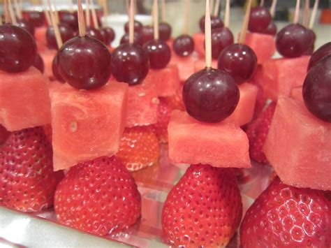 The Full Plate Blog: healthy Valentine's snack idea: mini red fruit skewers