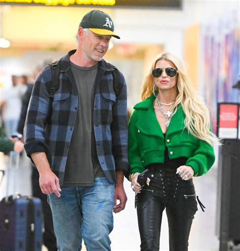 JESSICA SIMPSON and Eric Johnson Arrives at JFK Airport in New York 04/12/2023 – HawtCelebs