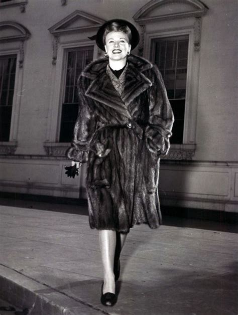 Ginger Rogers, 1946. Fur coat and open-toed shoes, really? Gloves in ...