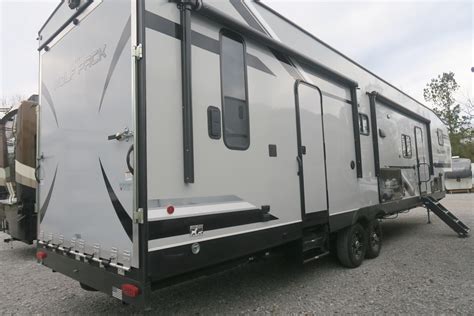 USED 2020 CHEROKEE WOLF PACK 365PACK16 - Overview | Berryland Campers