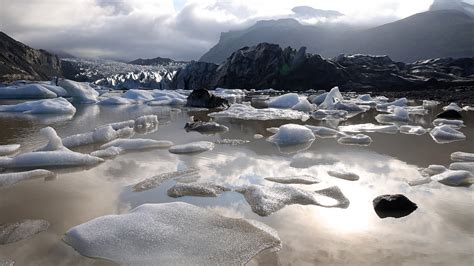 Melting of floating Icelandic glacier shows effects of global warming - CGTN