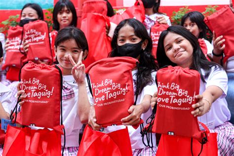 Taguig distributes new school uniforms to students