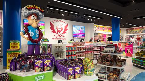 IT’SUGAR opens candy department store in Hawaii | Snack Food & Wholesale Bakery