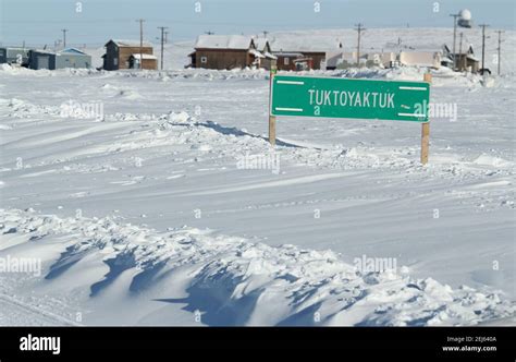 Hamlet of tuktoyaktuk hi-res stock photography and images - Alamy