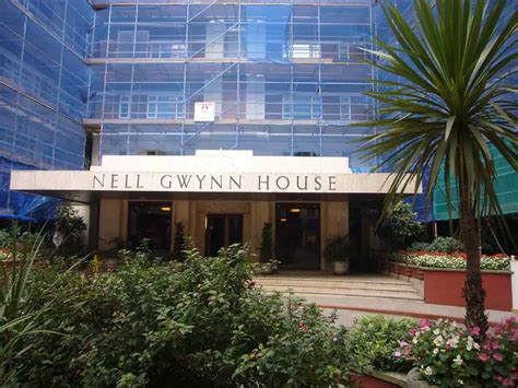 Nell Gwynn House, Sloane Avenue Flats, Chelsea - e-architect