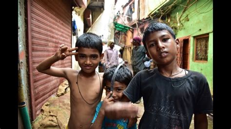 Dharavi slum tour, Mumbai. Slumdog Millionaire is a little different in reality! - YouTube