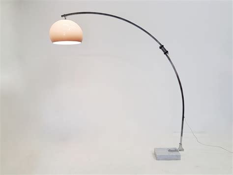 Vintage Reggiani arc floor lamp with marble base 1970 - Design Market