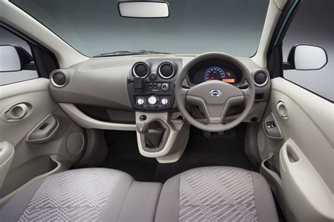 Nissan_Datsun_Go_Plus_India_Interior_Dashboard_Images - CarBlogIndia