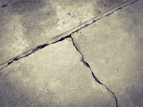 Foundation Crack Causes, Meanings And Concrete Impact | Lift-Up Concrete