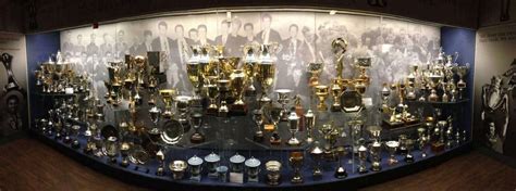 Manchester United Trophies / The trophies won by Manchester City and ...