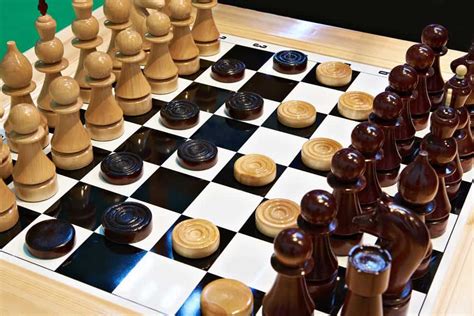 Chess vs. Checkers (Draughts): 7 Similarities & 7 Differences - Gamesver