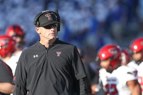 NCAA football: Texas Tech fires coach Matt Wells - Yahoo Sports